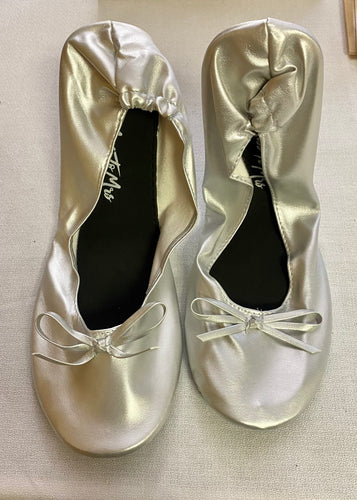 SYLV100-I Silver Slipper Flats. Size 7/8