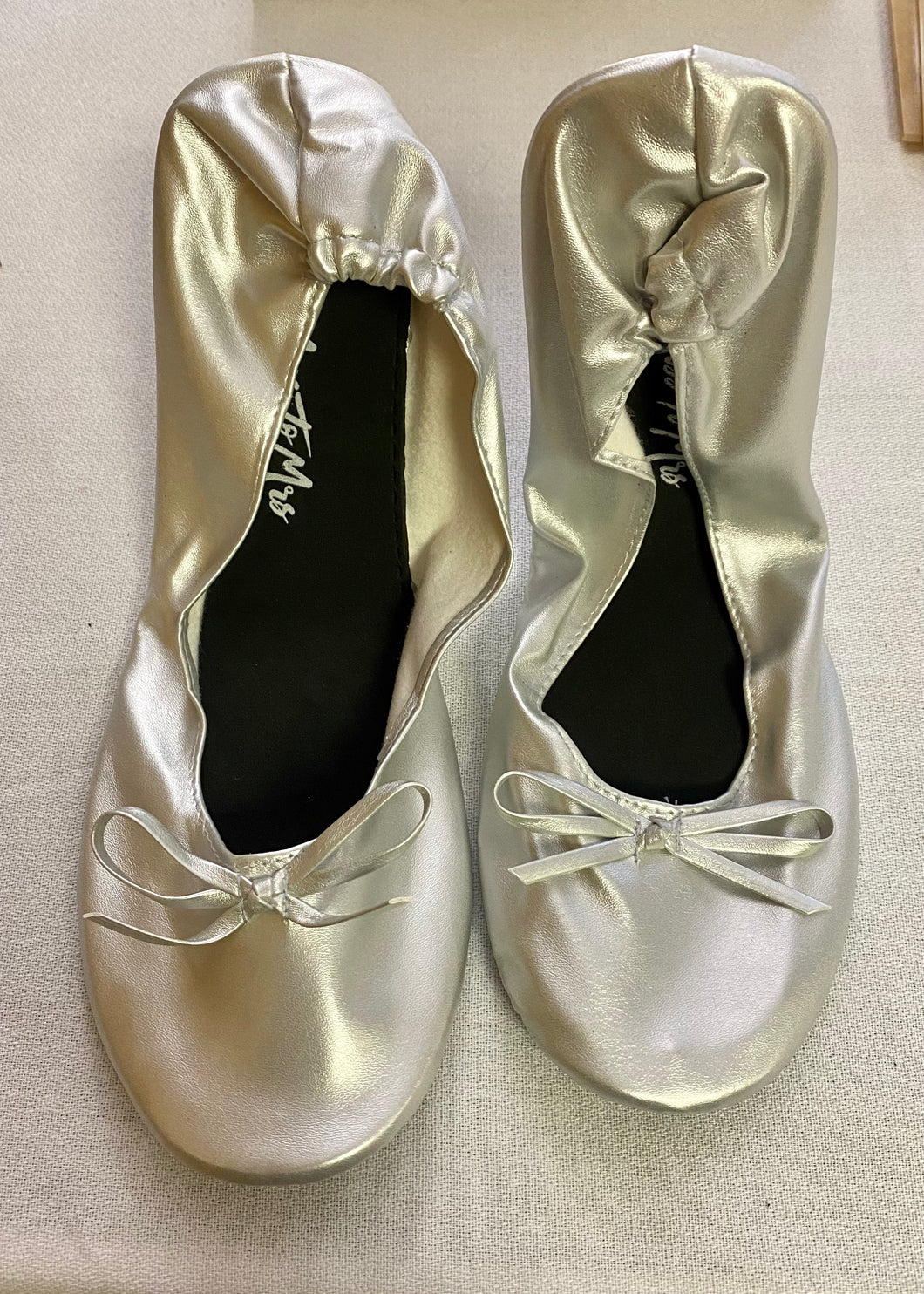 SYLV100-I Silver Slipper Flats. Size 7/8
