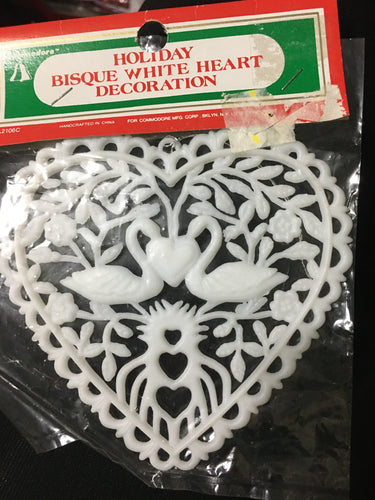 KRUG100-Y Christmas White Heart-Shaped Decoration