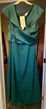 Load image into Gallery viewer, GOWN100-A  Emerald Green Gown, Size 24