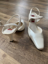 Load image into Gallery viewer, BITE100-A White Heel. Size 8
