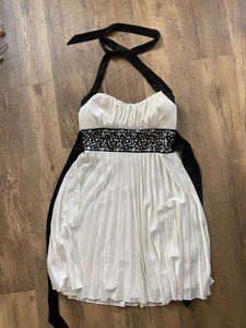 NIEV100-K Ivory & Black Dress. Junior S