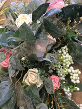 Load image into Gallery viewer, GEOR200-D Square Arch Wood Flower Swag