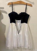 Load image into Gallery viewer, CHAR100-BE Short Black/White Gown. Size 3/4