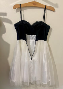 CHAR100-BE Short Black/White Gown. Size 3/4