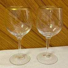 Load image into Gallery viewer, CHAR100-AP Gold Trim Wine Glasses