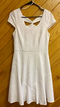Load image into Gallery viewer, HANN200-B Casual White Dress. Size 6