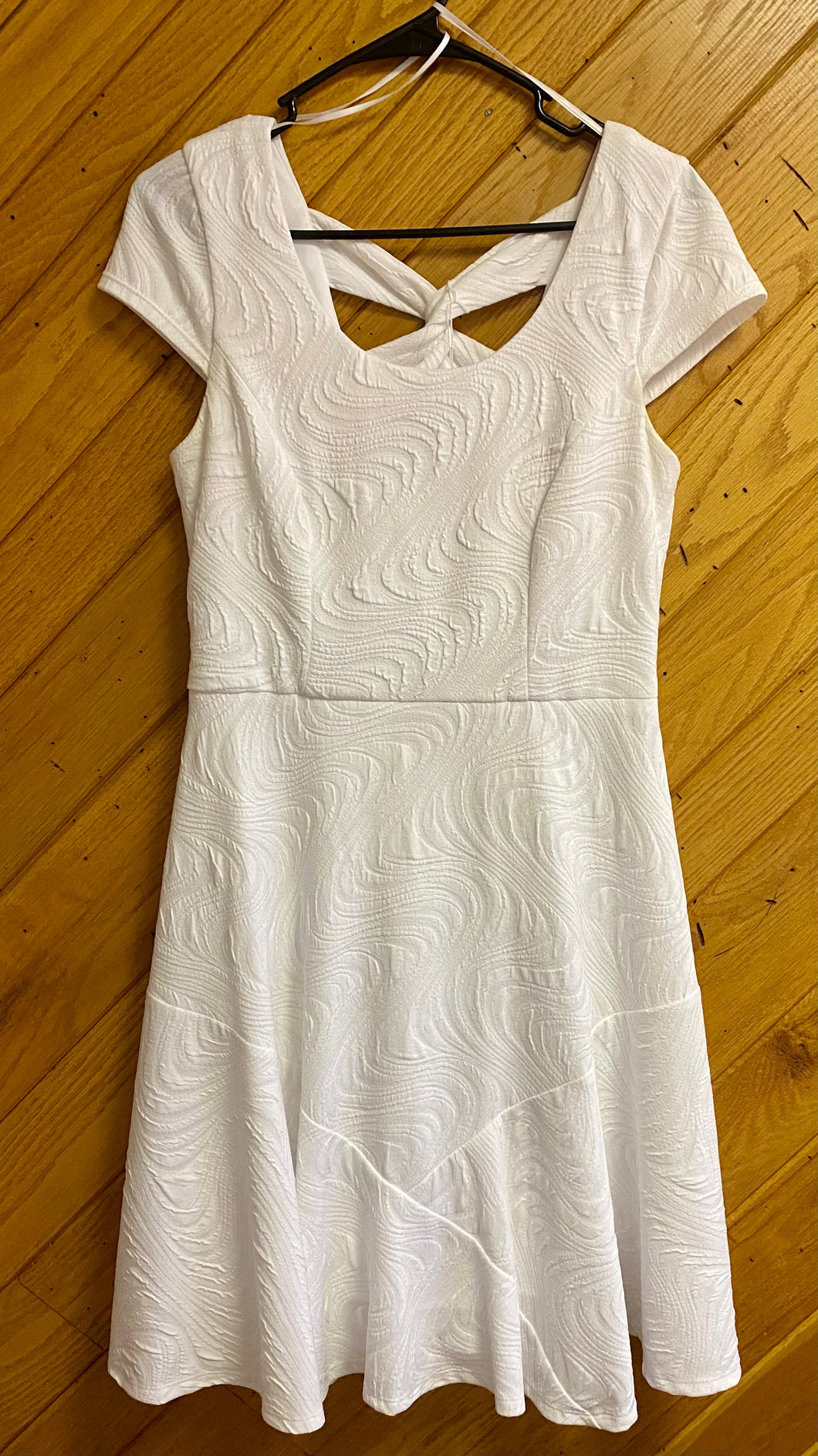 HANN200-B Casual White Dress. Size 6