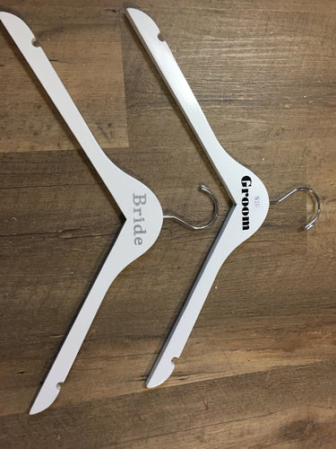 CUNN100-A White “Groom” Hanger