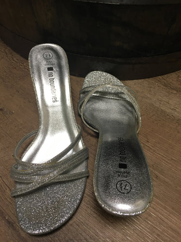 MERC100-E  No Boundaries Strapless Silver Heel, Size 7.5