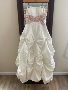 NIEV100-V Strapless Ivory Ball Gown. Size 3/4