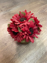 Load image into Gallery viewer, BITE200-Y Red Daisy Floral Arrangement