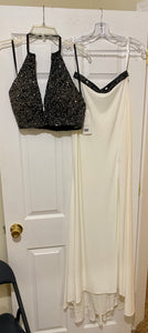KUNS100-C NWT B&W 2-Piece Gown. Size 4