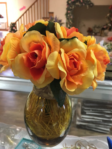 LYNC400-K. Small Bouquet with Vase