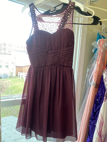 RING100-M Short, Burgundy Dress. Size 4/5