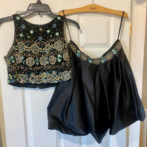 THOM400-C 2-Piece Short Black Sequins. Size L
