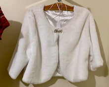 Load image into Gallery viewer, BROW400-E White Fur Jacket