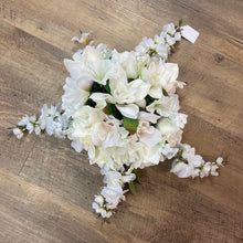 Load image into Gallery viewer, SNYD100-AL Wisteria &amp; Rose Centerpiece