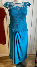 Load image into Gallery viewer, FRON200-B Teal Mother’s Gown. NWT Size 12