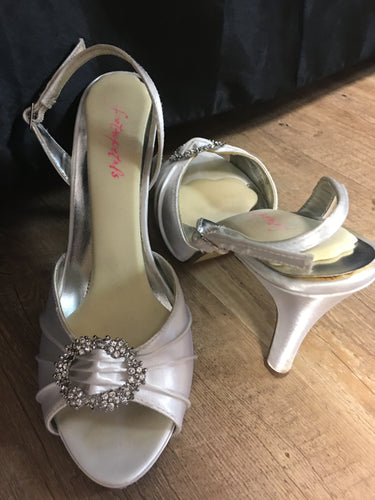 MEDL100-G Ivory Satin Heels with Rhinestone. Size 8