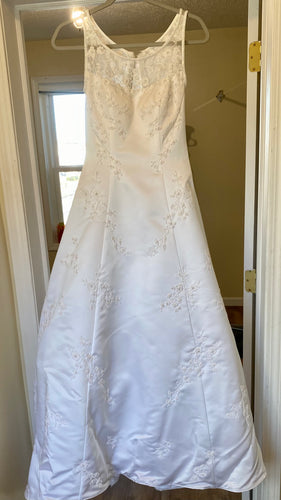 CHAR100-AL L’amour White Bridal Gown. Size 8