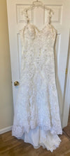 Load image into Gallery viewer, MASS100-A Ivory Floral Appliqué Gown. Size 14