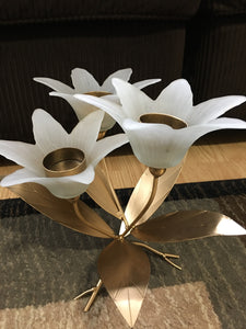 STMI100-B.  Metal and Glass Flower Tea Light Holder