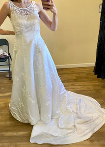 CHAR100-AL L’amour White Bridal Gown. Size 8