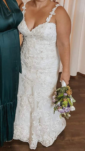 MASS100-A Ivory Floral Appliqué Gown. Size 14