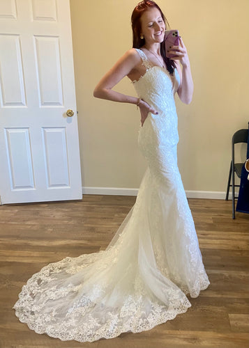 KIST100-A White Fit & Flare Bridal Gown. Size XS