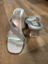 Load image into Gallery viewer, BRUN100-D Silver Heels. Size 7.5