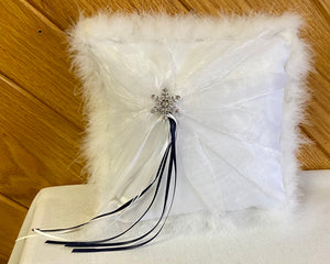 GREE100-AF Winter Snowflake Pillow