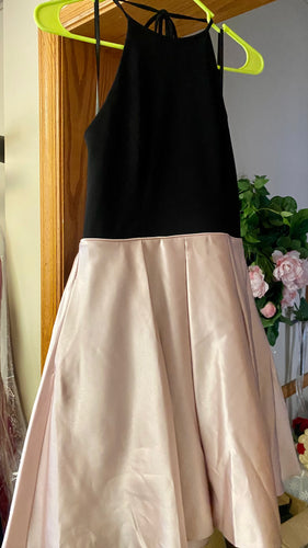 CHAR100-X NWT Black & Champagne Short Gown. Size 5