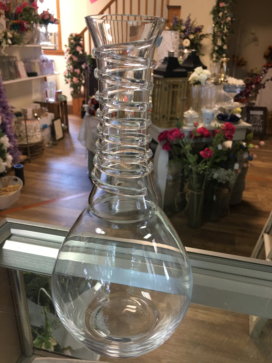 MCCO100-AE Glass Spiral Vase