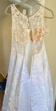 Load image into Gallery viewer, CHAR100-AL L’amour White Bridal Gown. Size 8