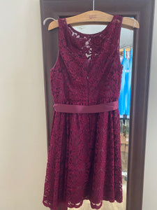 NIEV100-R Short, Burgundy Gown. Size 4