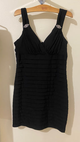 NIEV100-B Short Black Dress. Size 14