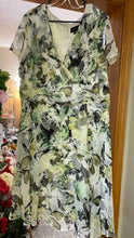 Load image into Gallery viewer, HOOD100-BD Floral Sun Dress. Size 24W