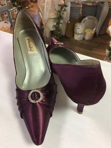 LONG100-T Wine Satin Heels, size 8.5