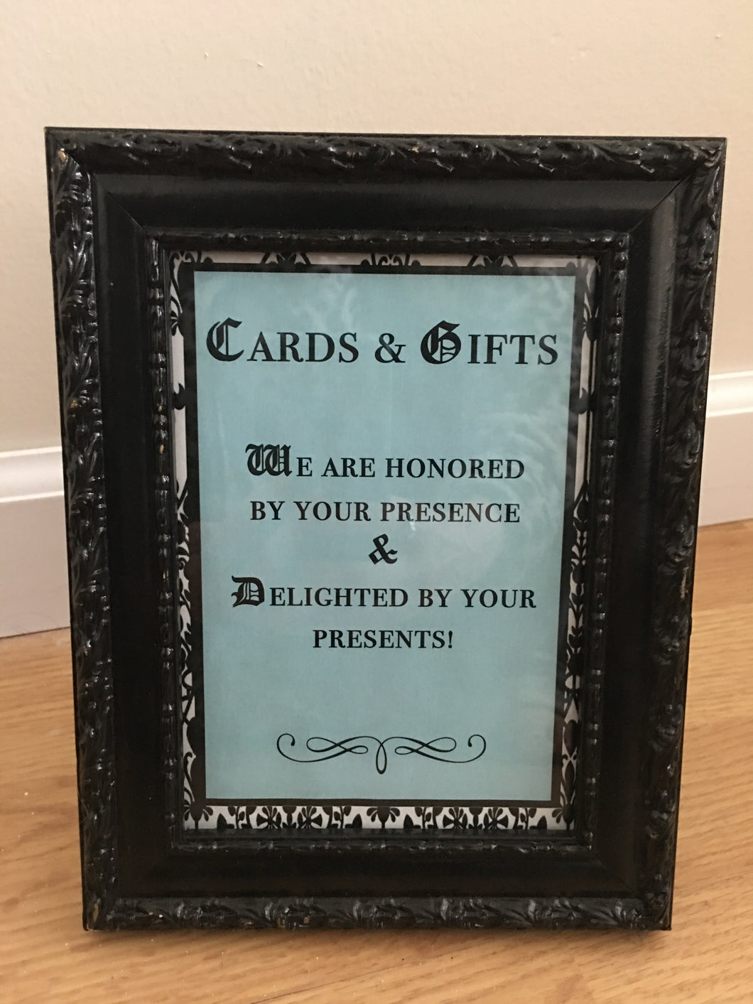 MYTR100-L. Cards & Gifts Sign