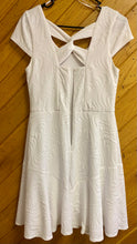 Load image into Gallery viewer, HANN200-B Casual White Dress. Size 6