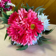 Load image into Gallery viewer, KIRS200-B Pink Daisy Bouquet