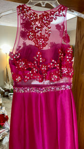 LYNC400-AW Magenta Formal Gown. Size S