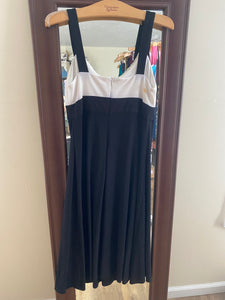 NIEV100-X Black/White Dress. Size 10