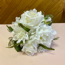 Load image into Gallery viewer, GATE100-Q Ivory Rose Bouquet