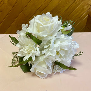 GATE100-Q Ivory Rose Bouquet