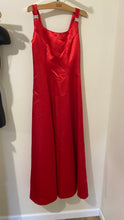 Load image into Gallery viewer, NIEV100-F Red Long Formal Gown