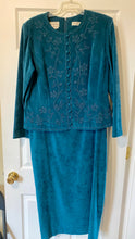 Load image into Gallery viewer, HOOD100-AQ Teal Green Mother’s Gown. Size 16