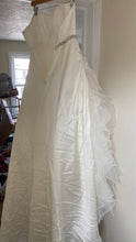 Load image into Gallery viewer, GETZ100-A Ivory Strapless Gown. Size 10