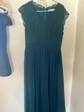 Load image into Gallery viewer, LYNC300-P Emerald Green Gown, Size XL